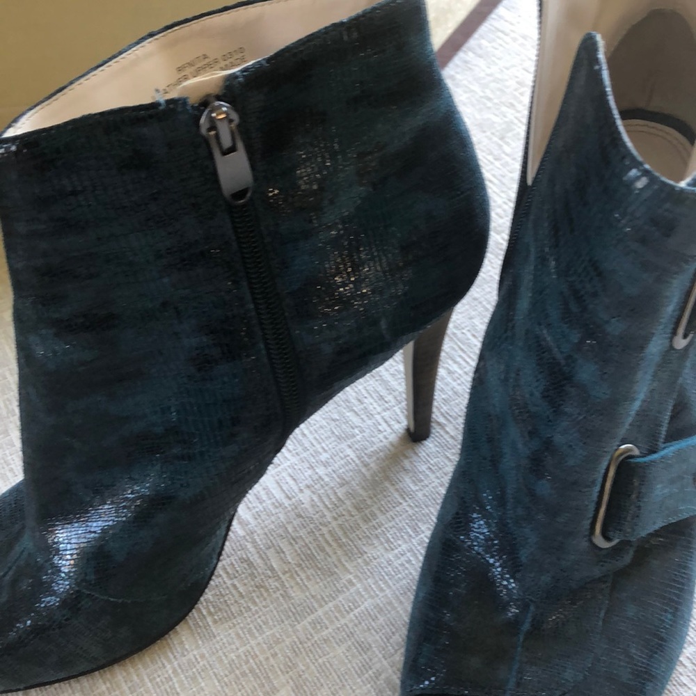 Shoes - Picture 5 of 6